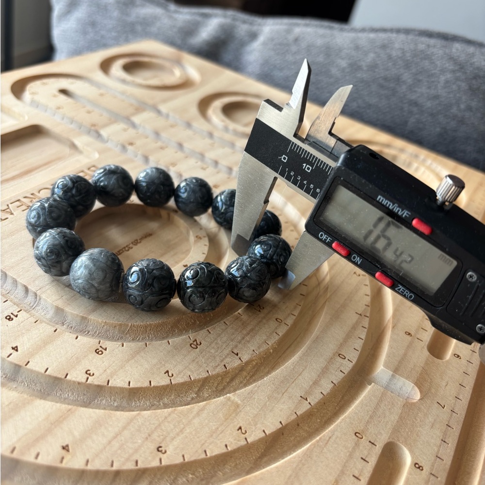 Grade A Carved Wuji Jadeite Beaded Bracelet - Picture 8 of 10